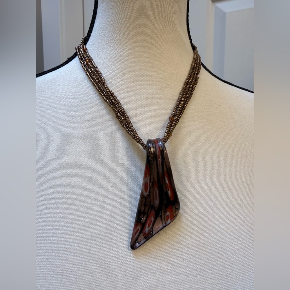 Glass and beads necklace